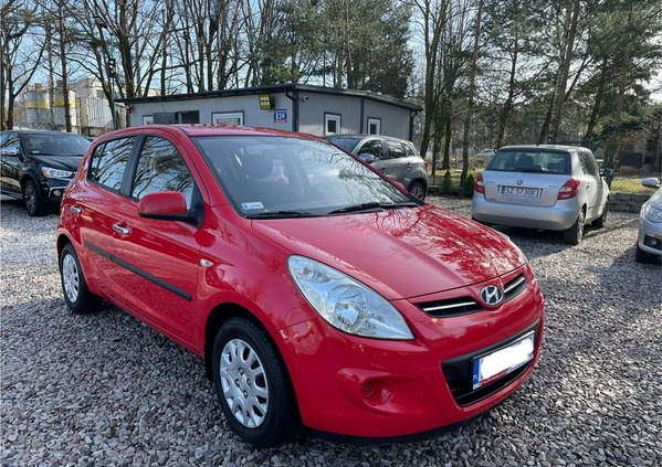 Hyundai i20 cena 23700 przebieg: 90000, rok produkcji 2011 z Września małe 121